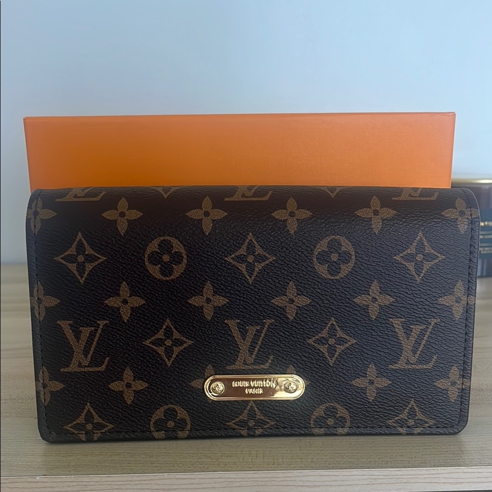 BRAND NEW LIMITED Louis Vuitton Brown and Gold Monogram Clutch